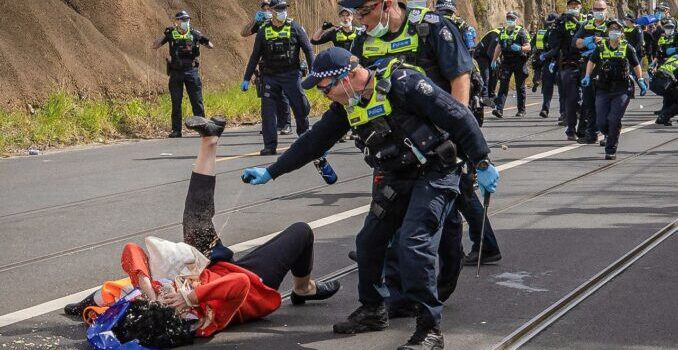 Melbourne police clash